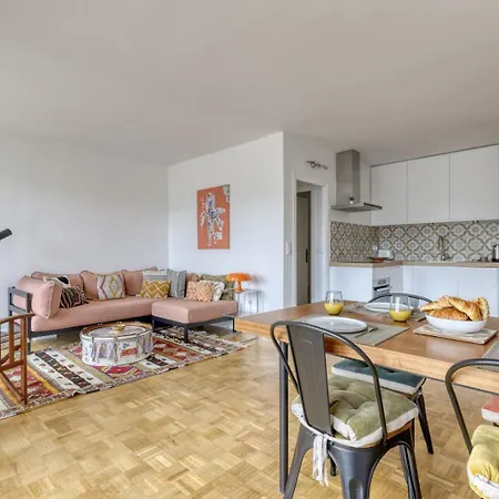 Light & Warm Flat With Balcony - Heart Of 15 *