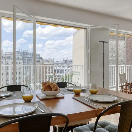 Light & Warm Flat With Balcony - Heart Of 15 *