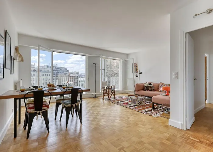 Light & Warm Flat With Balcony - Heart Of 15 *