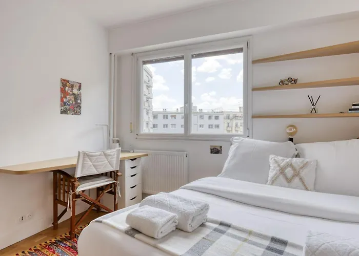 Lägenhet Light & Warm Flat With Balcony - Heart Of 15