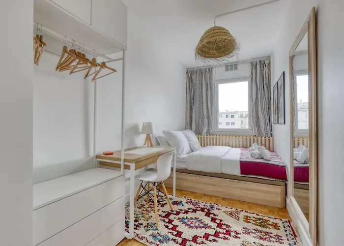 Lägenhet Light & Warm Flat With Balcony - Heart Of 15 Paris