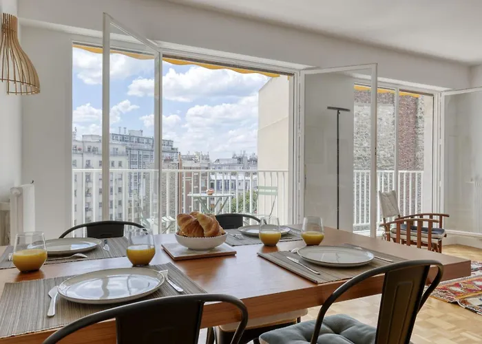Light & Warm Flat With Balcony - Heart Of 15 *